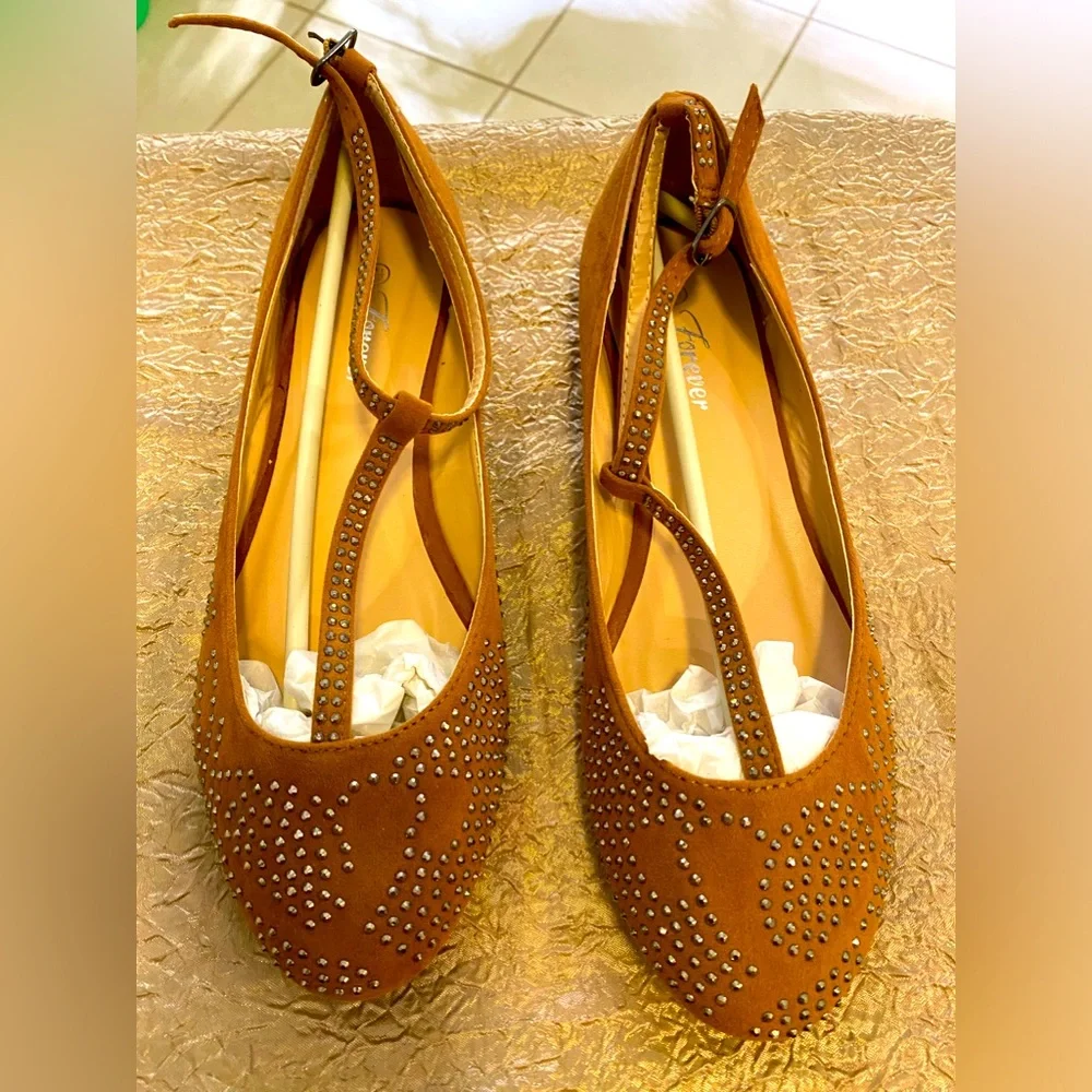 FOREVER STUDDED TAN STRAP SHOES NWOT - Picture 3 of 6